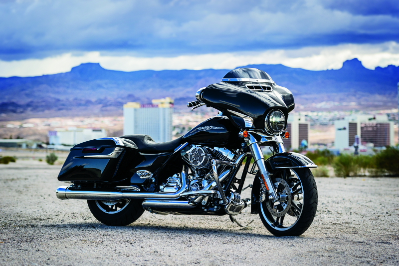 Kuryakyn Smooth Windshield Trim for Harley-Davidson Touring Models – Chrome Finish (Part #1387)
