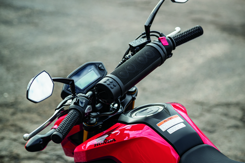 Kuryakyn Road Thunder Plus Sound Bar by MTX - 300-Watt Powersports Bluetooth Marine Audio System