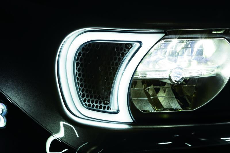 Kuryakyn Tracer Headlight Vent Accents for Road Glide – Enhanced LED Surface Area with Dual-Function Switchback Lights