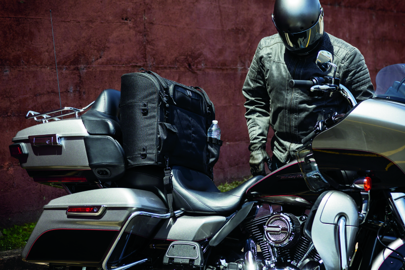 Kuryakyn Momentum Wanderer Seat Bag for Touring Bikes with Trunk – 60L Capacity