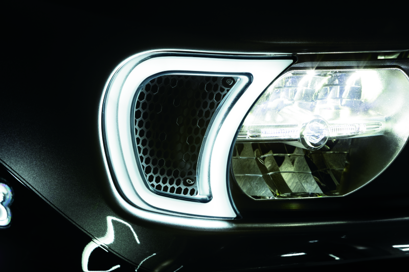 Kuryakyn Tracer Headlight Vent Accents for Road Glide – Enhanced LED Surface Area with Dual-Function Switchback Lights